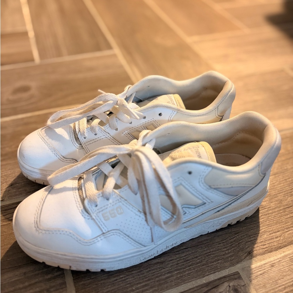 New Balance women’s White Sneakers